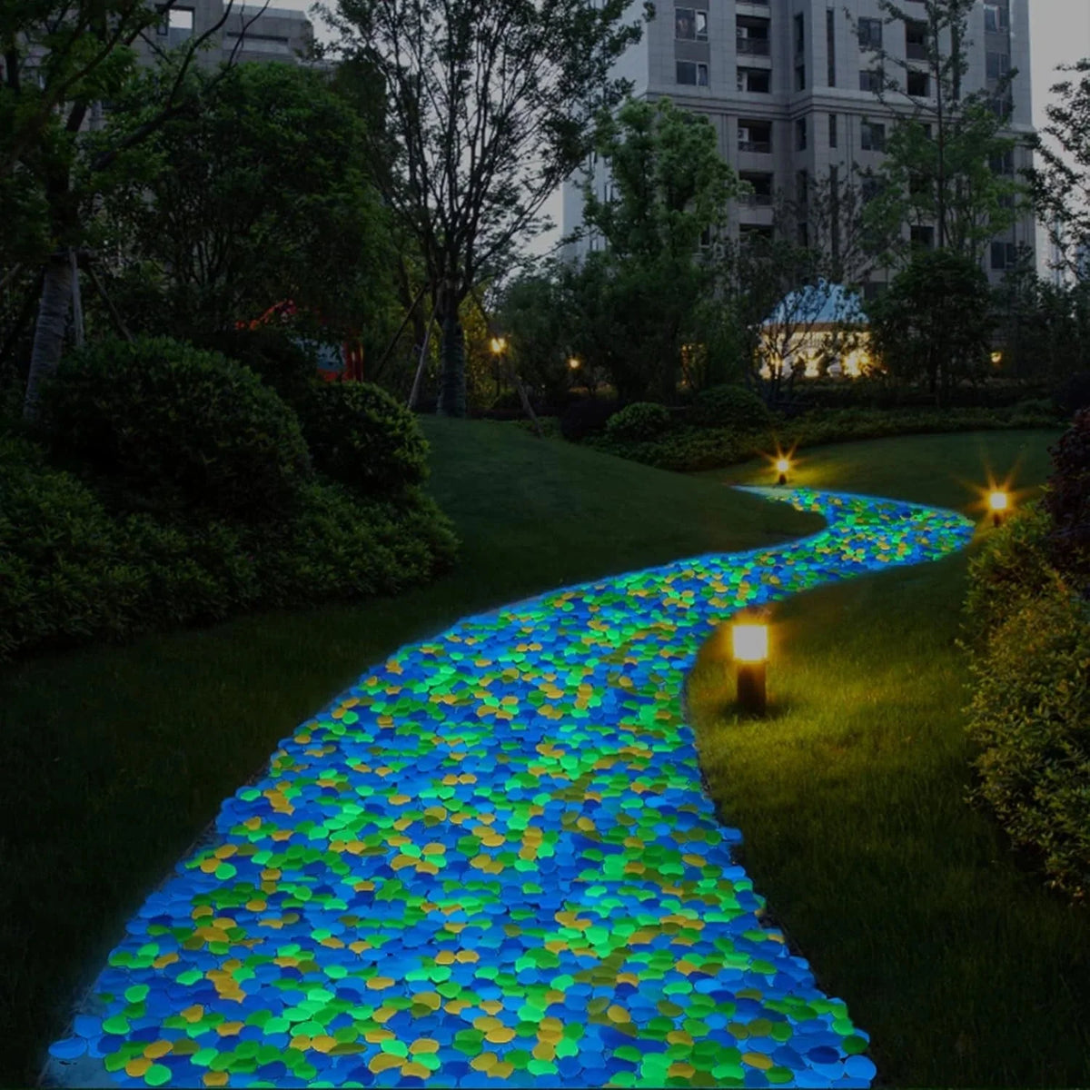 🌈Colorful Glow-in-the-Dark Garden Stones – Luminous Pebbles for Outdoor Decor